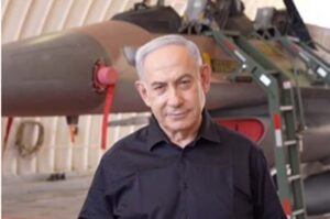 Israel Luncurkan Serangan Udara, Tewaskan Warga Suriah JABARPASS – Israel kembali meluncurkan serangan udara sehingga menewaskan warga Suriah hingga lima orang. Seabagaimana disampaikan bagian Keamanan Suriah, bahwa agresi Israel tersebut telah meluncurkan serang udara dari wilayah Lebanon. Israel melancarkan serangan dari lokasi yang berada di Lebanon bertujuan untuk menyasar instalasi militer, dikutip JABARPASS dari aljazeera. Serangan rudal yang dilancar Israel telah menewaskan sekurangnya lima orang serta melukai 19 orang lain yang berada di Suriah Tengah. Selain itu, serangan yang terjadi pada hari Minggu tersebut, juga menyebabkan terjadinya kerusakan material di Kota Masyaf. (Rizky Anugrah)