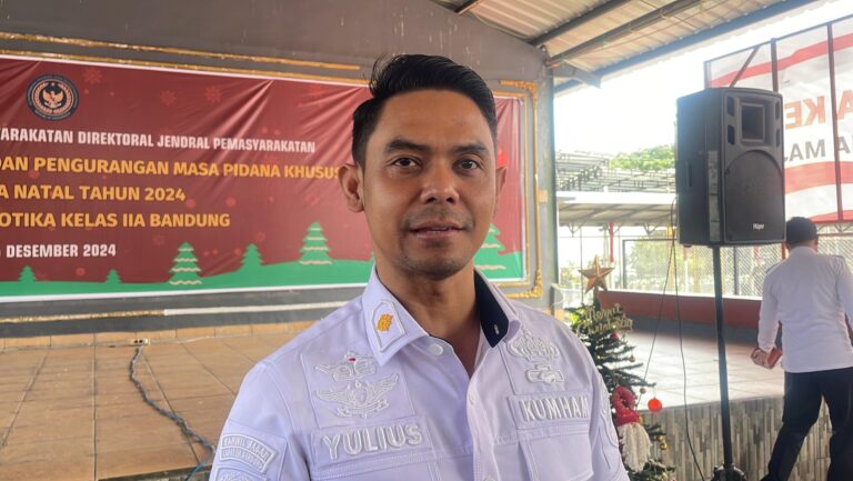 Kasi Bimbingan Narapidana dan Anak Didik Lapas Narkotika Bandung, Yulius Jum Hertantono saat ditemui, Rabu (25/12). Foto Agi